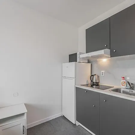 Flat In A Calm Neighborhood 3 شقة براغ