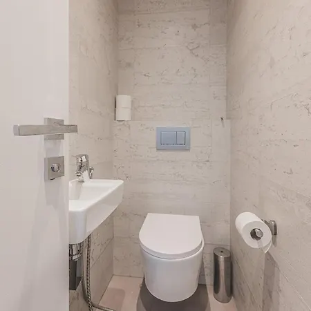 Flat In A Calm Neighborhood 3 براغ