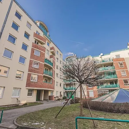 Flat In A Calm Neighborhood 3 * براغ